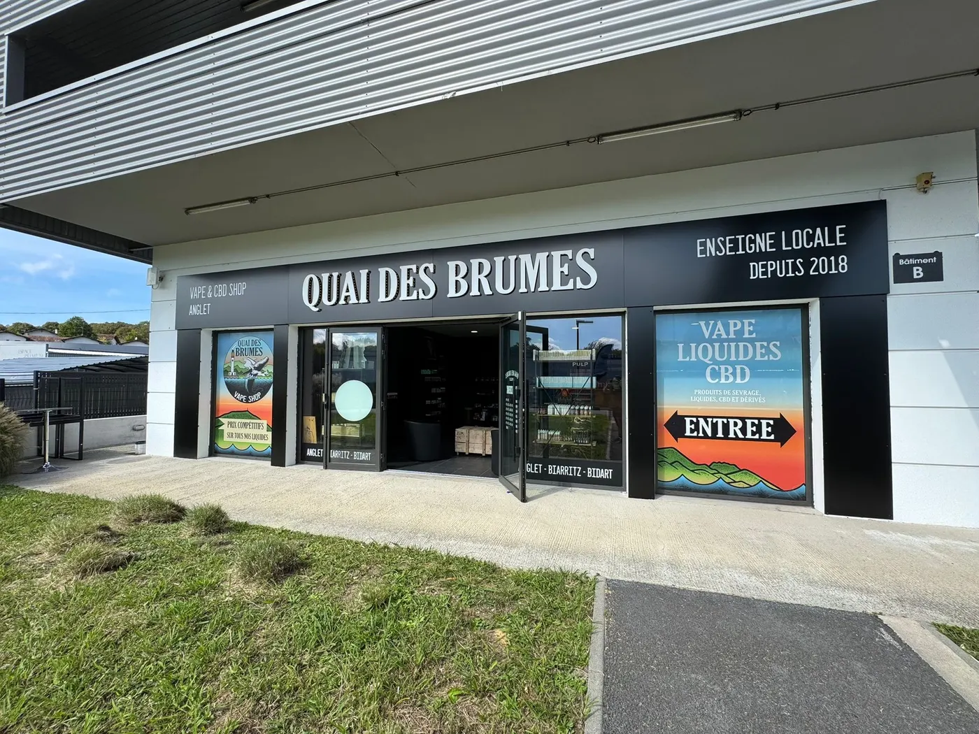 Devanture d'une boutique Quai des Brumes